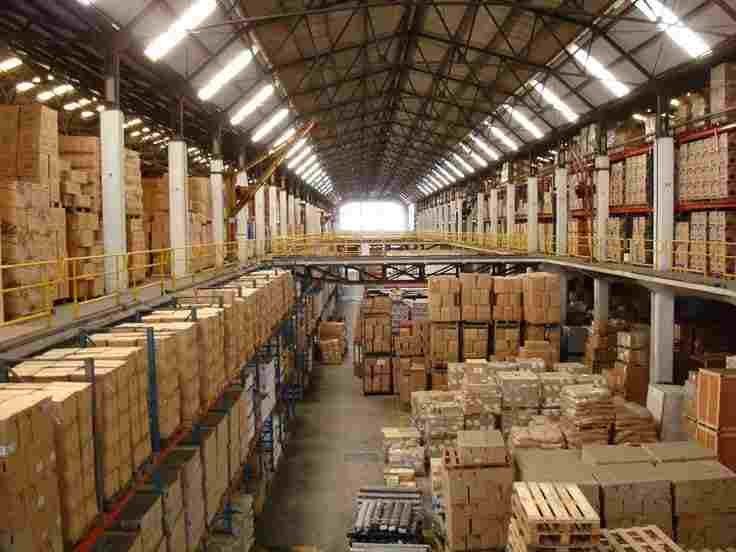 what equipment is used in a warehouse